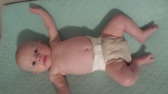 thirteen weeks old {june 14}  finally in size 1 diapers!!